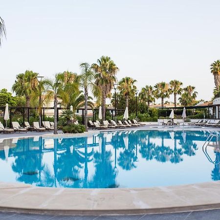 Wyndham Grand Algarve Hotel Quinta do Lago Bagian luar foto Pool at the hotel